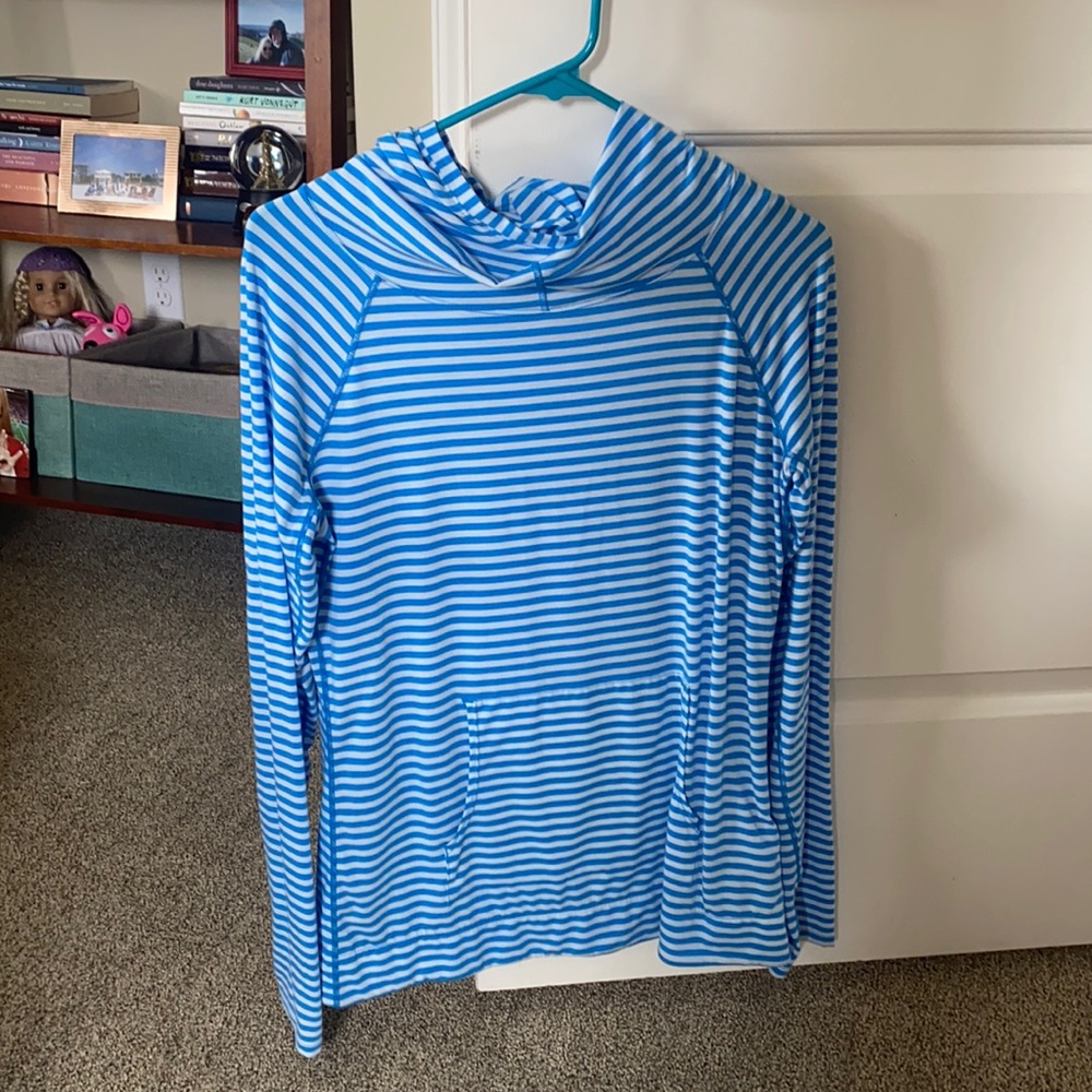 Gap lightweight workout shirt
